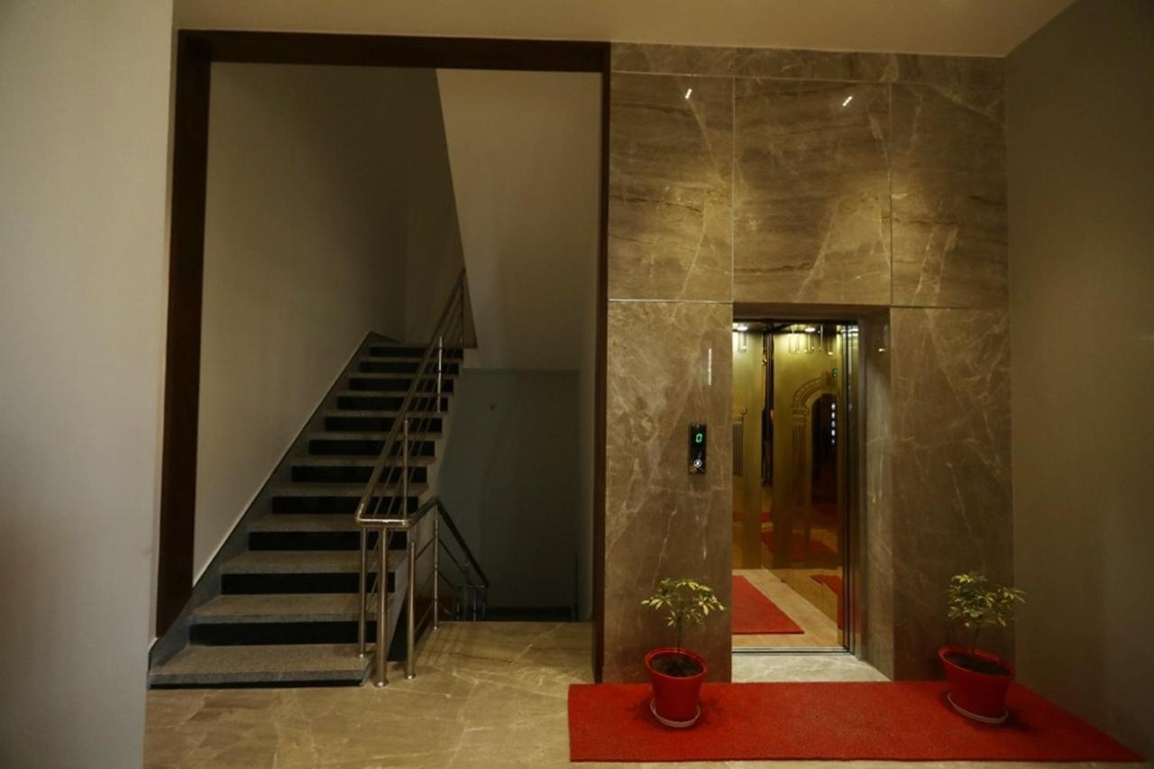 Hotel Pine Regency - Aravali'S Peak View à Udaipur Extérieur photo