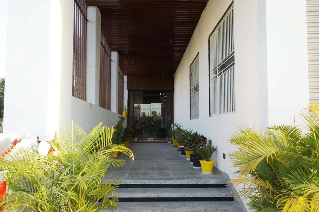 Hotel Pine Regency - Aravali'S Peak View à Udaipur Extérieur photo
